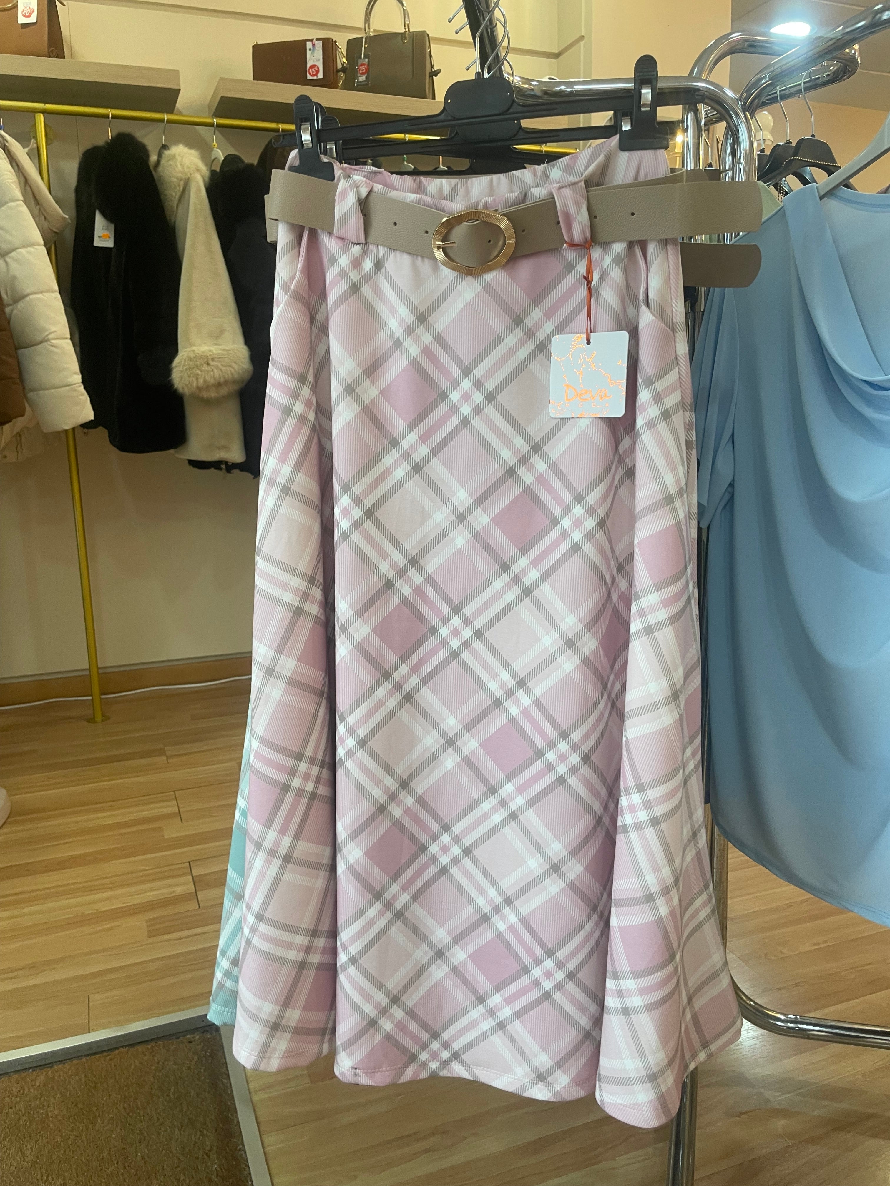 Falda elegante, cintura elastica con cinturón.