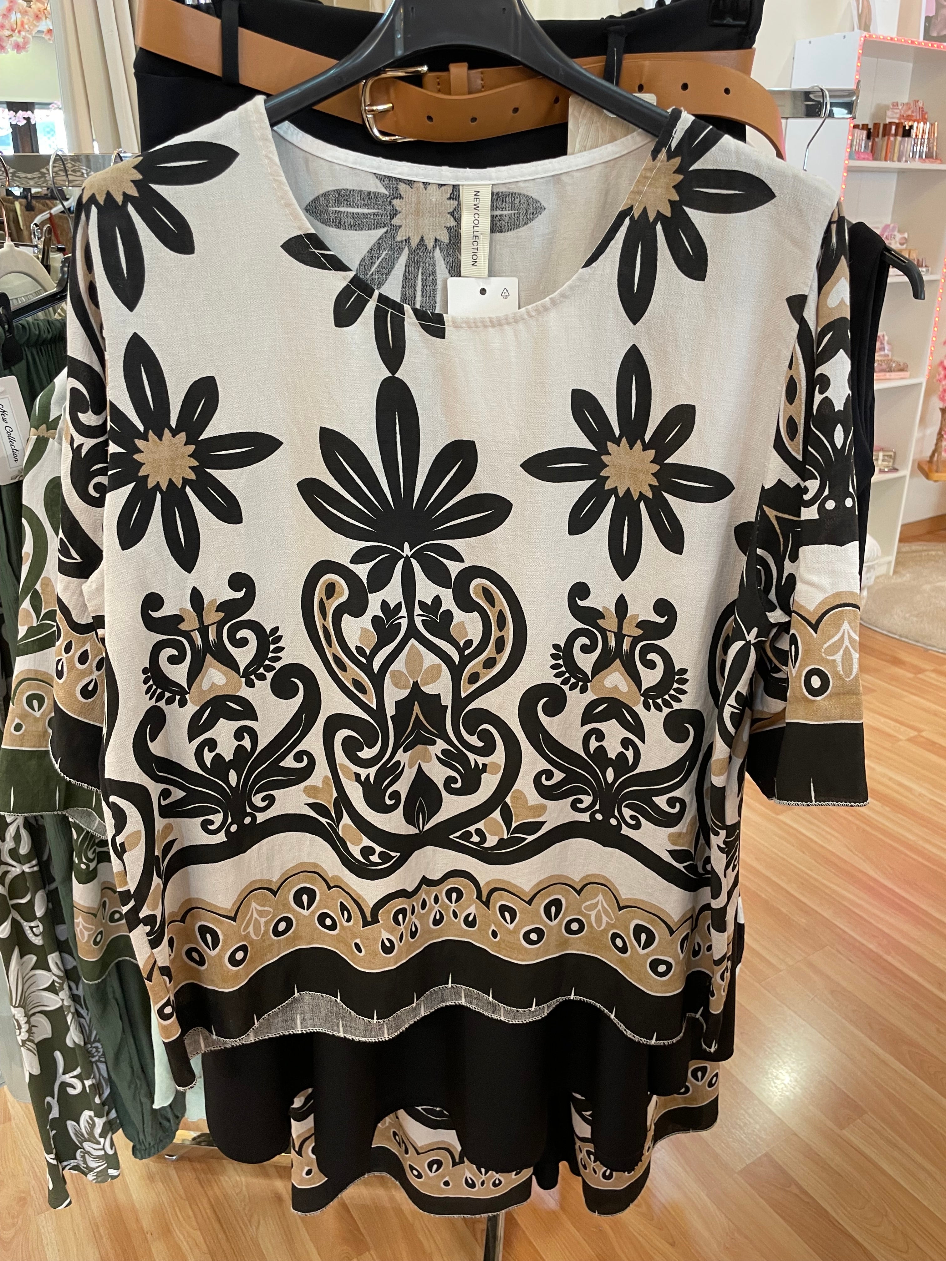 Blusa Fluida con Estampado Boho – Elegante y Original