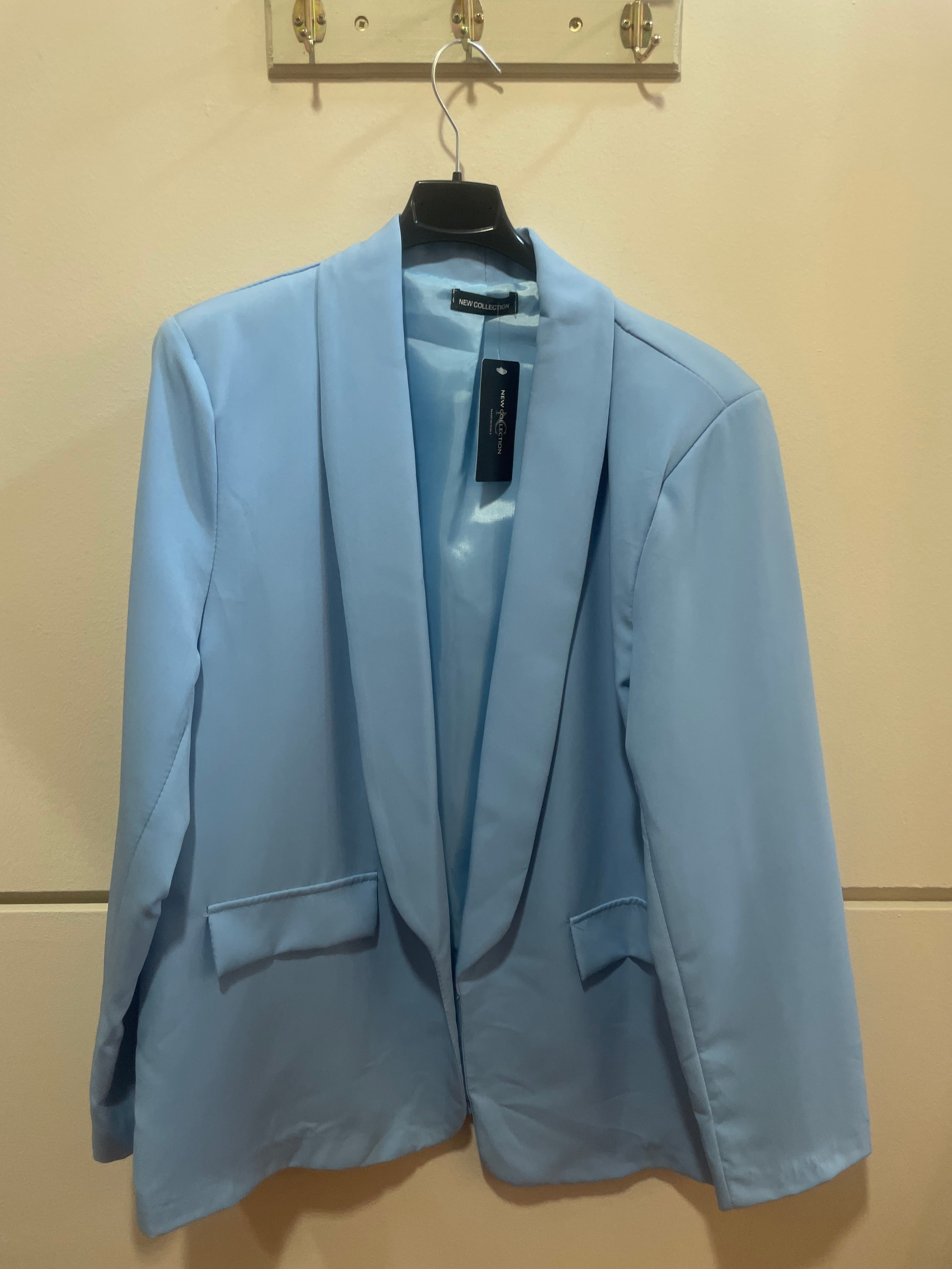 ¡Ya están aquí! 
Nuestros blazers en tallas grandes hasta XXXL