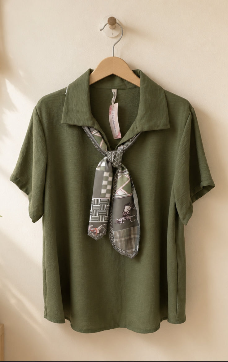Blusa con pañuelo elegante