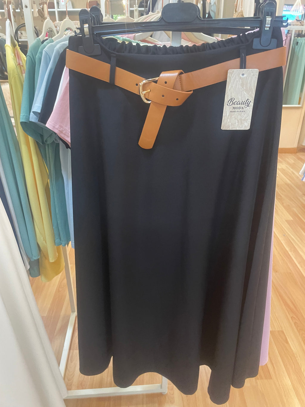 Falda lisa con cinturón