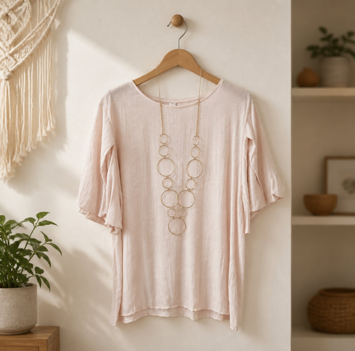 Blusa con Mangas Abullonadas + Collar Incluido