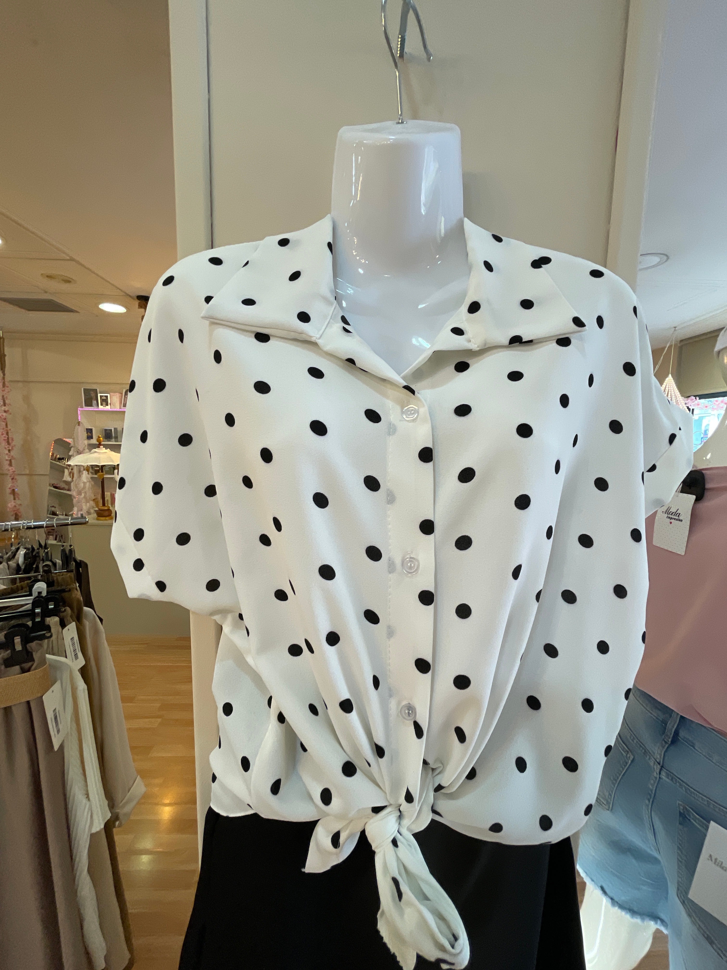 Blusa Fluida de Lunares con Nudo