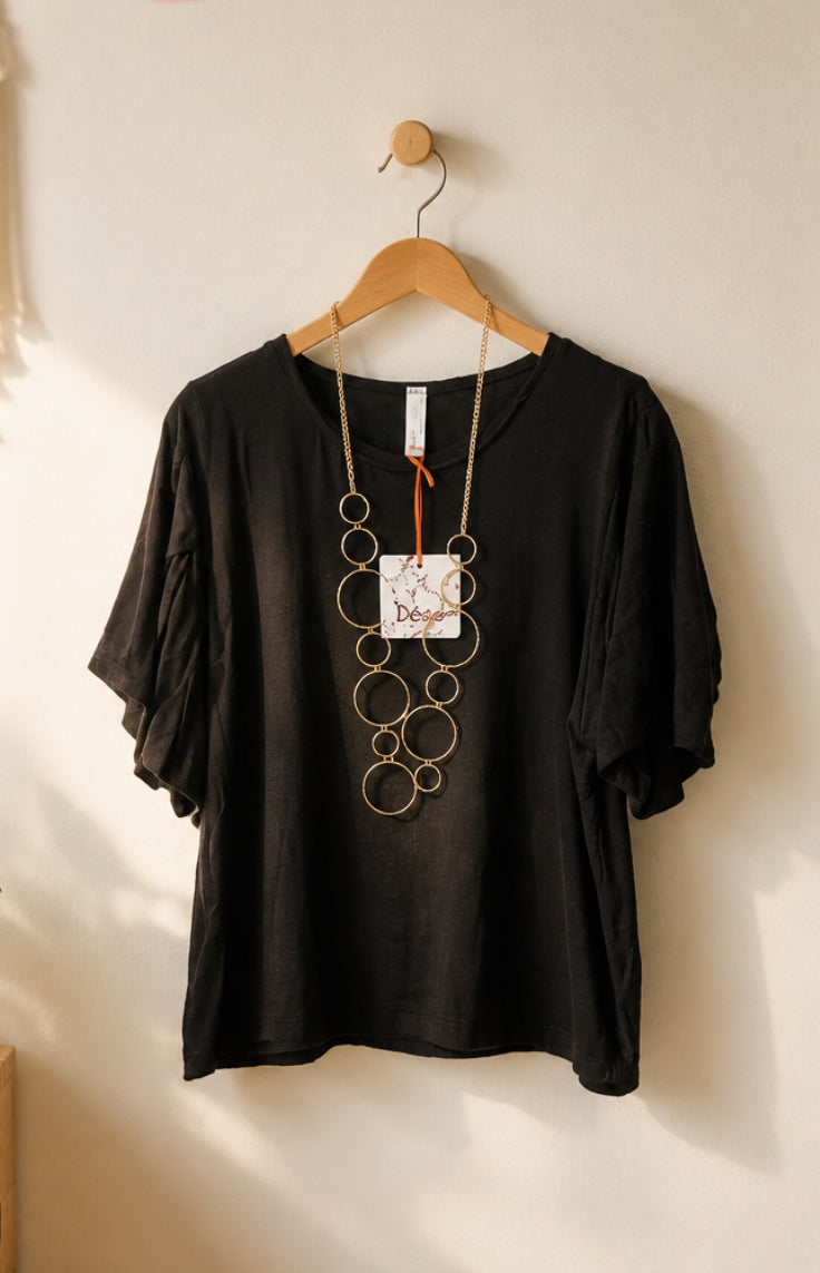 Blusa con Mangas Abullonadas + Collar Incluido