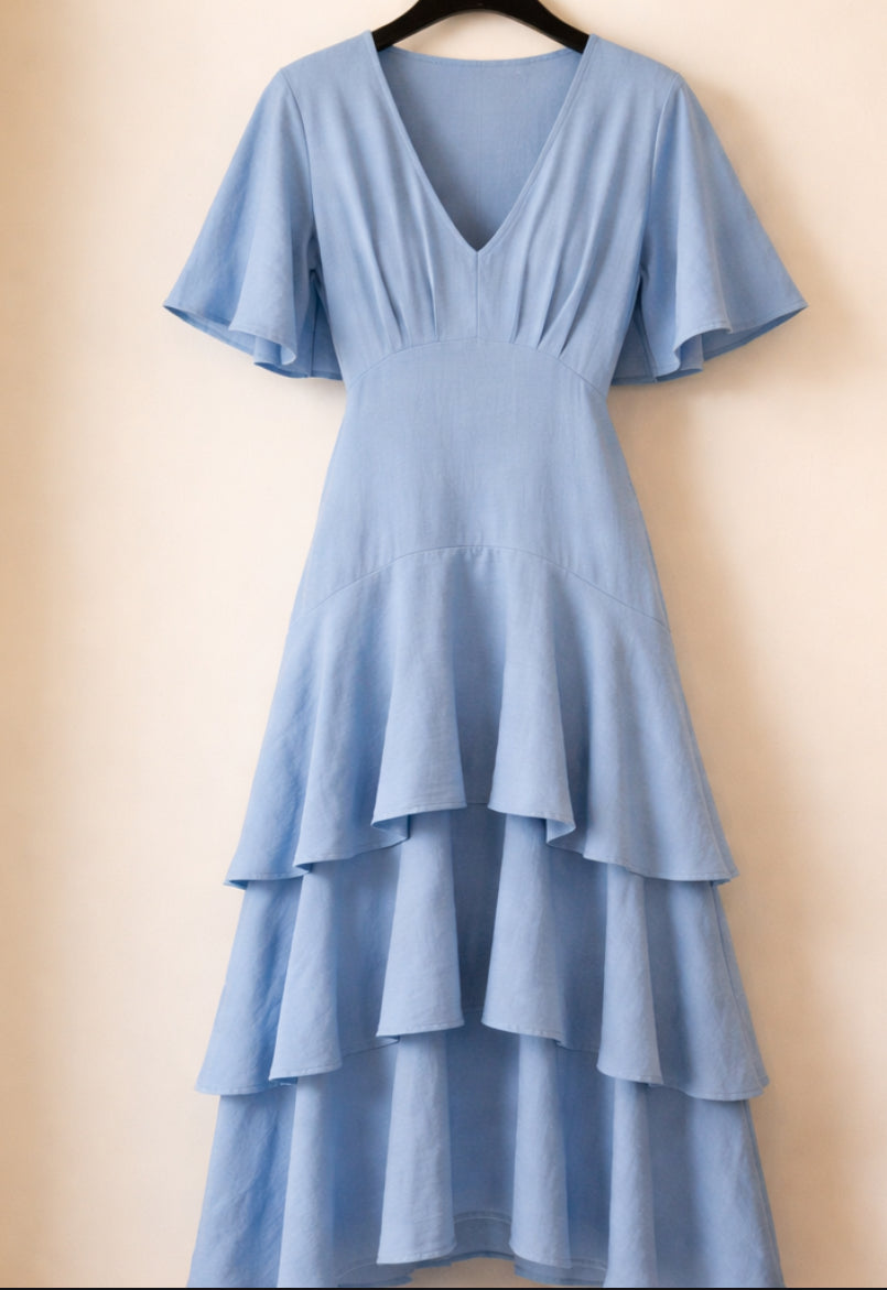 Vestido Largo con Volantes y Escote en Pico – Elegante y Fluido