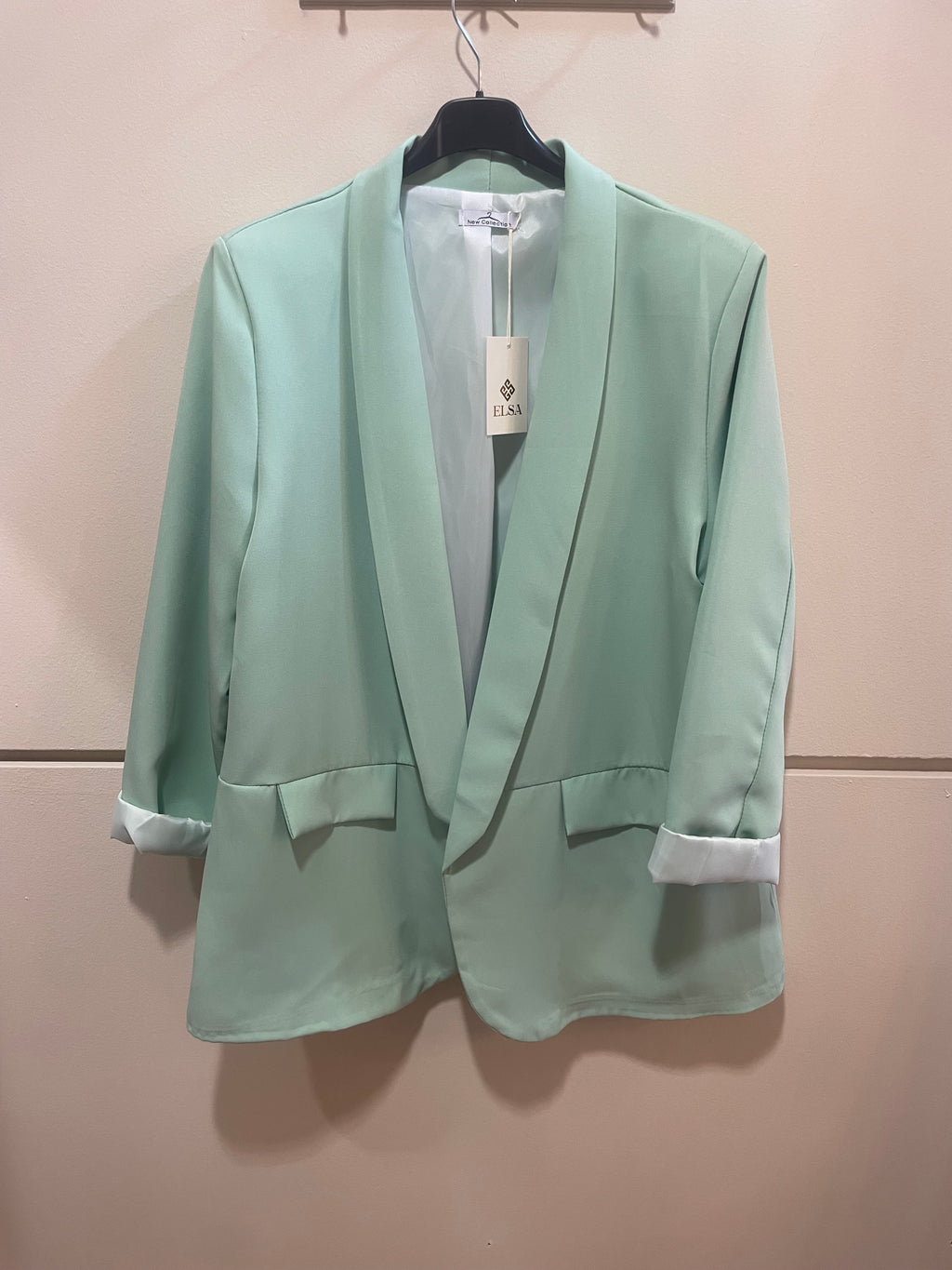 ¡Ya están aquí! 
Nuestros blazers en tallas grandes hasta XXXL