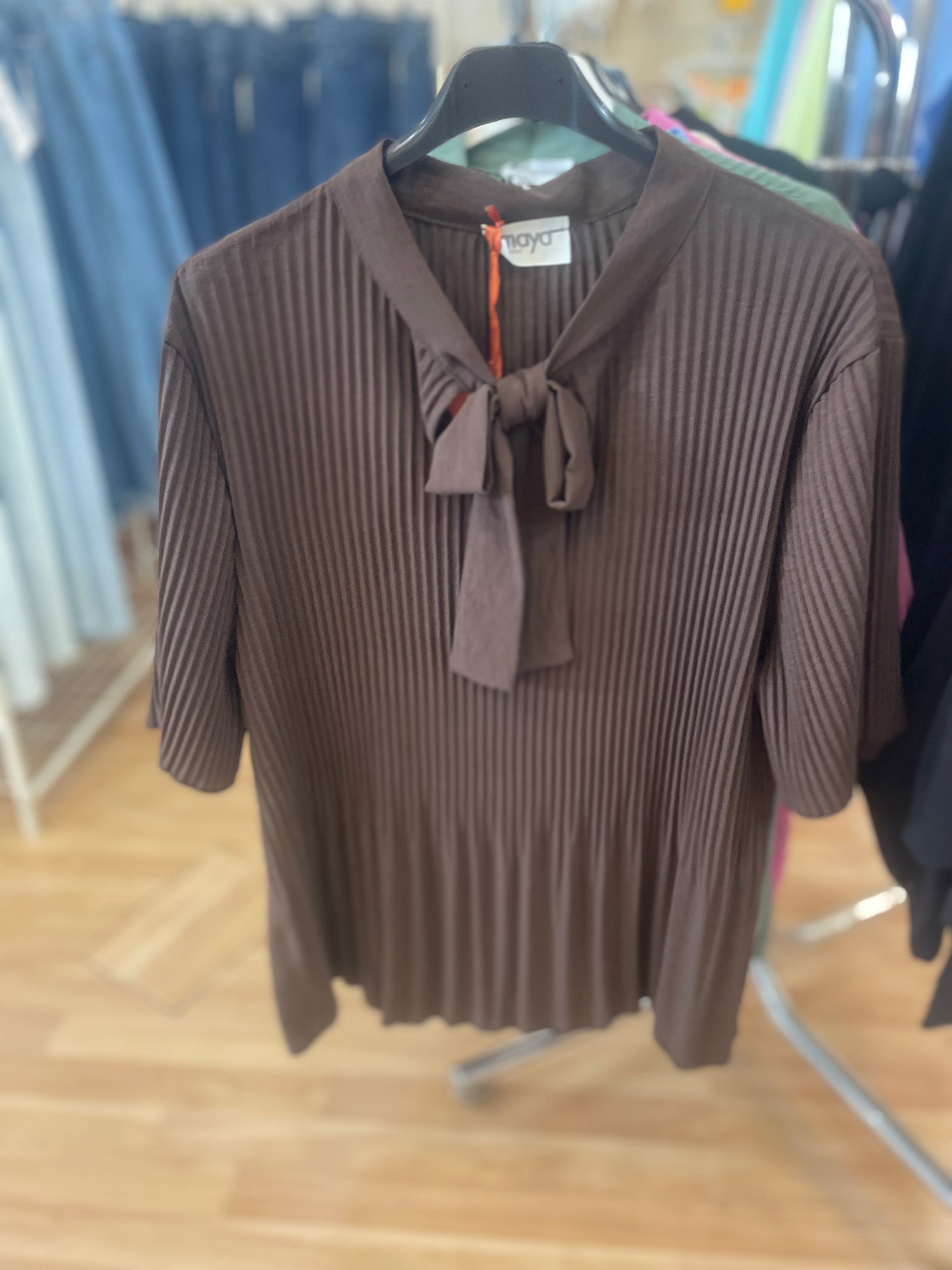 Blusa Ligera con Lazo en el Cuello Elegante y Sofisticada