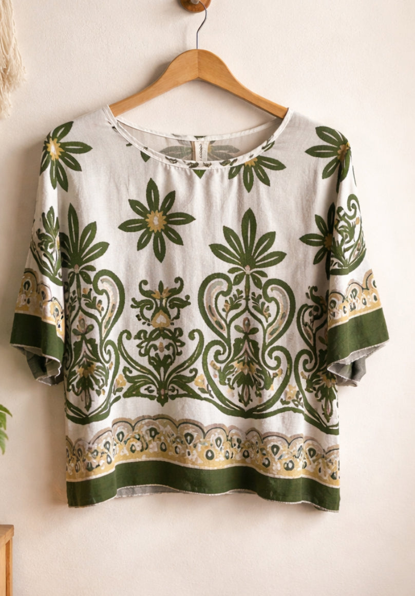 Blusa Fluida con Estampado Boho – Elegante y Original