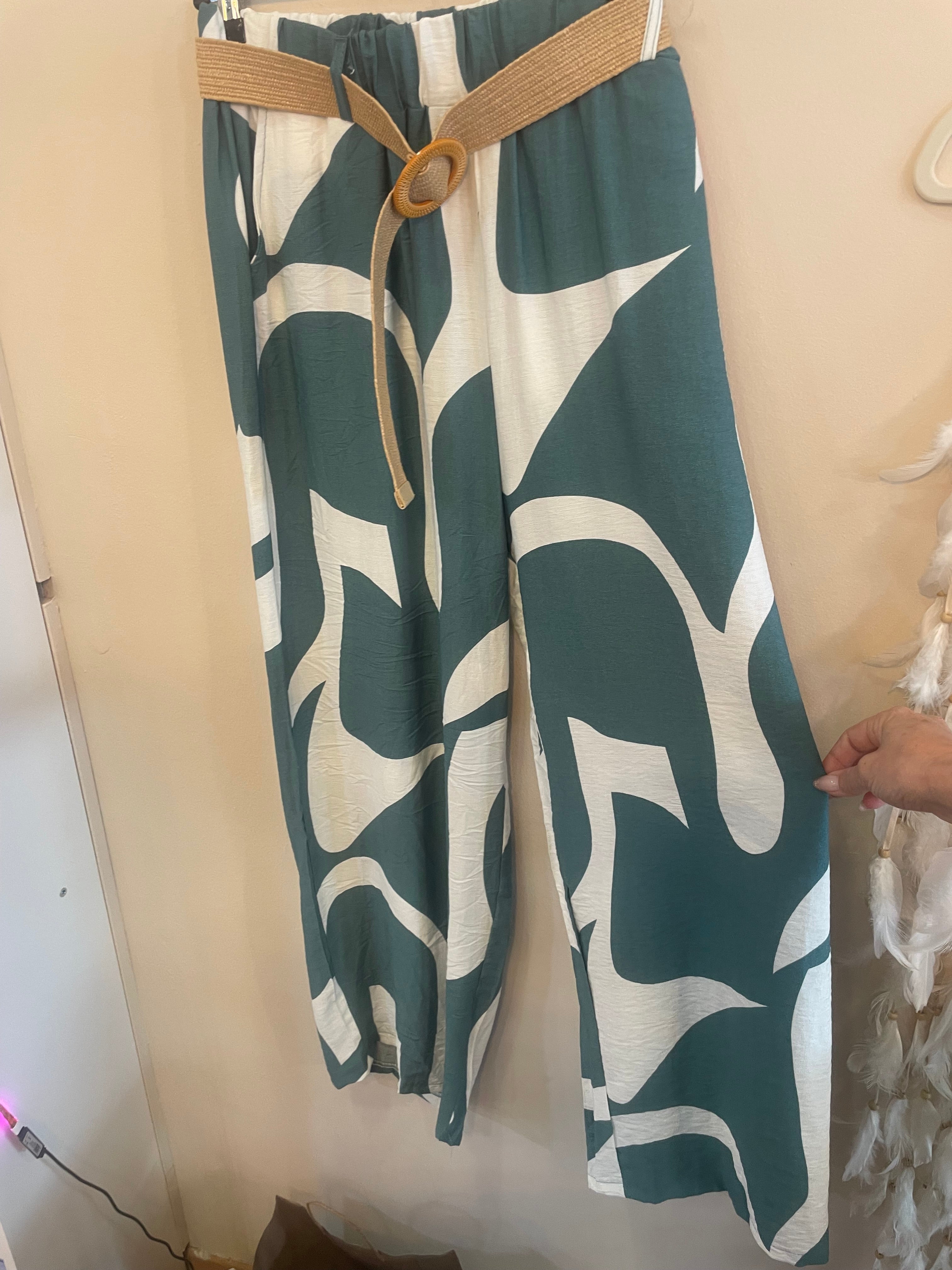 Pantalón Fluido con Estampado Abstracto – Estilo Elegante