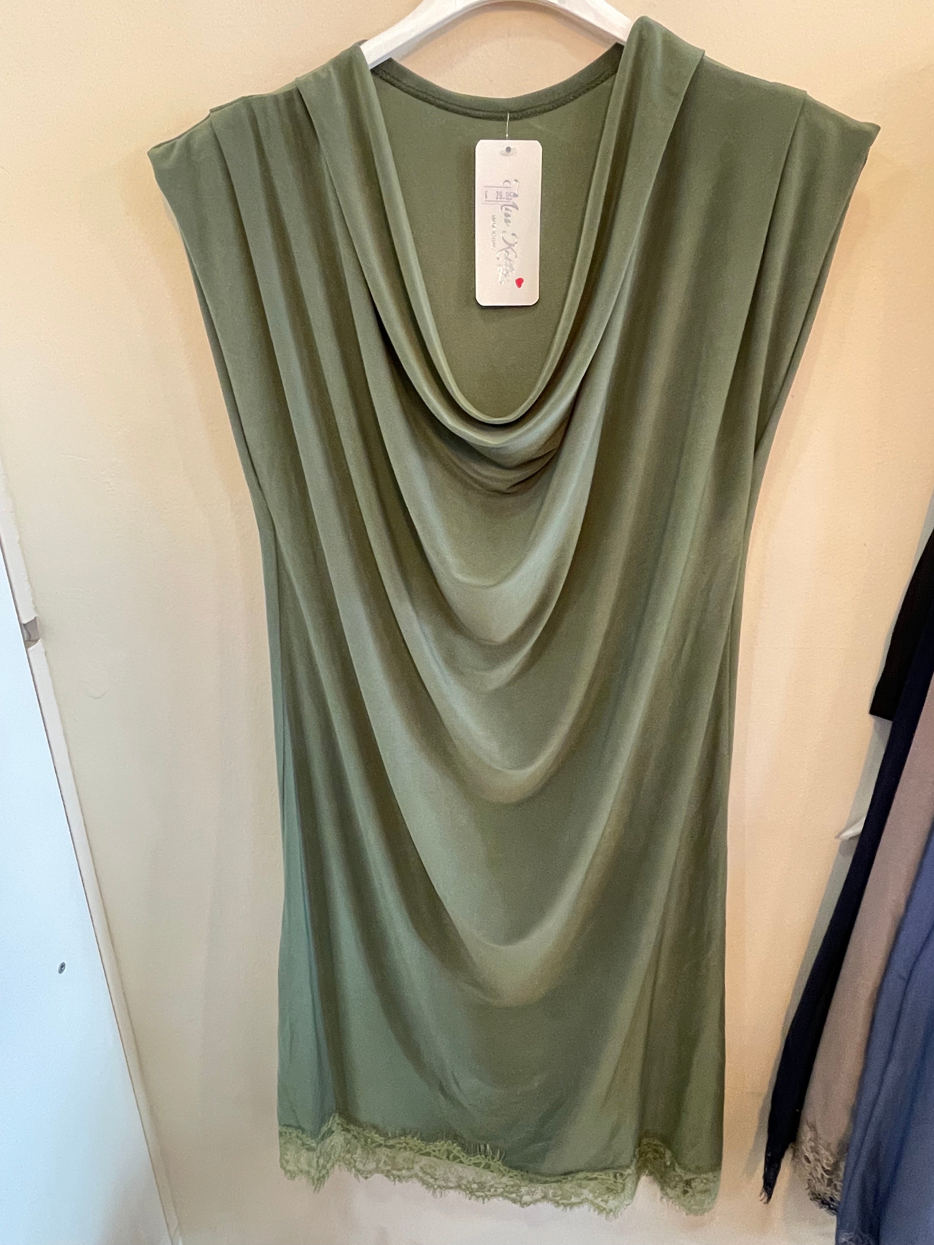 Vestido Fluido con Escote Drapado y Encaje