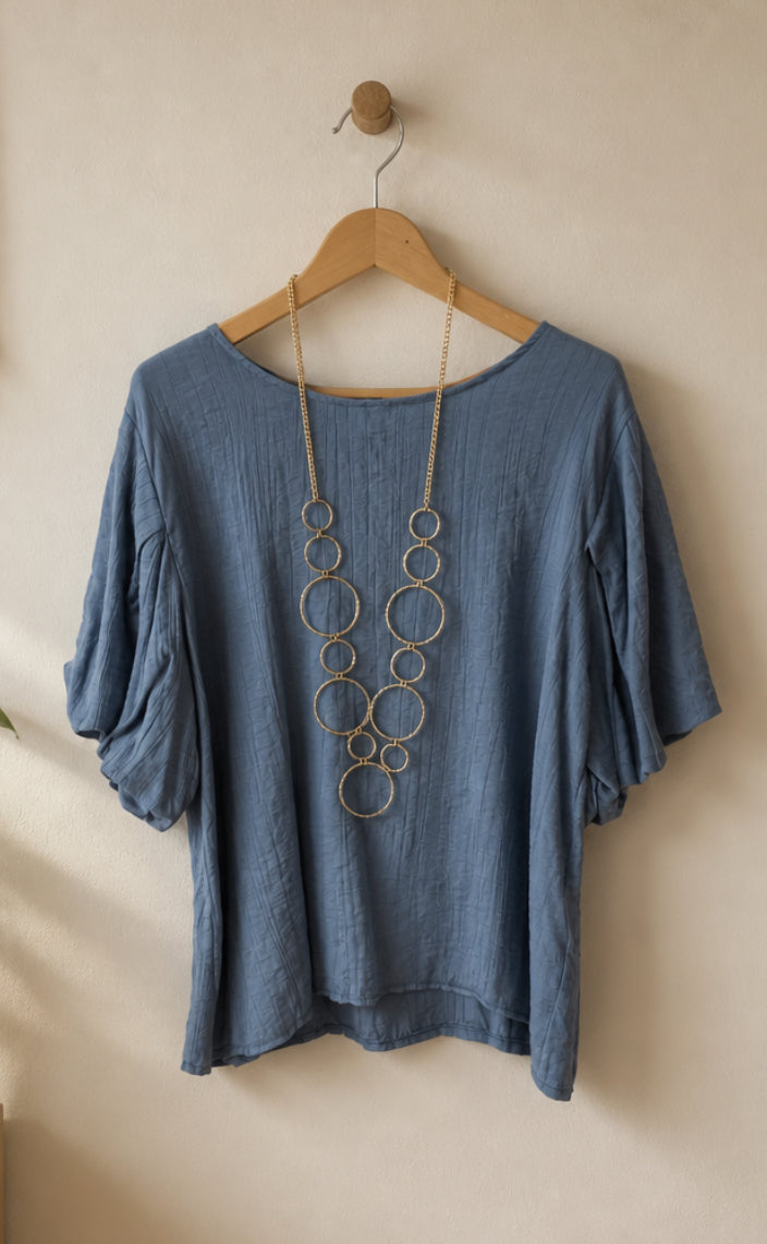 Blusa con Mangas Abullonadas + Collar Incluido