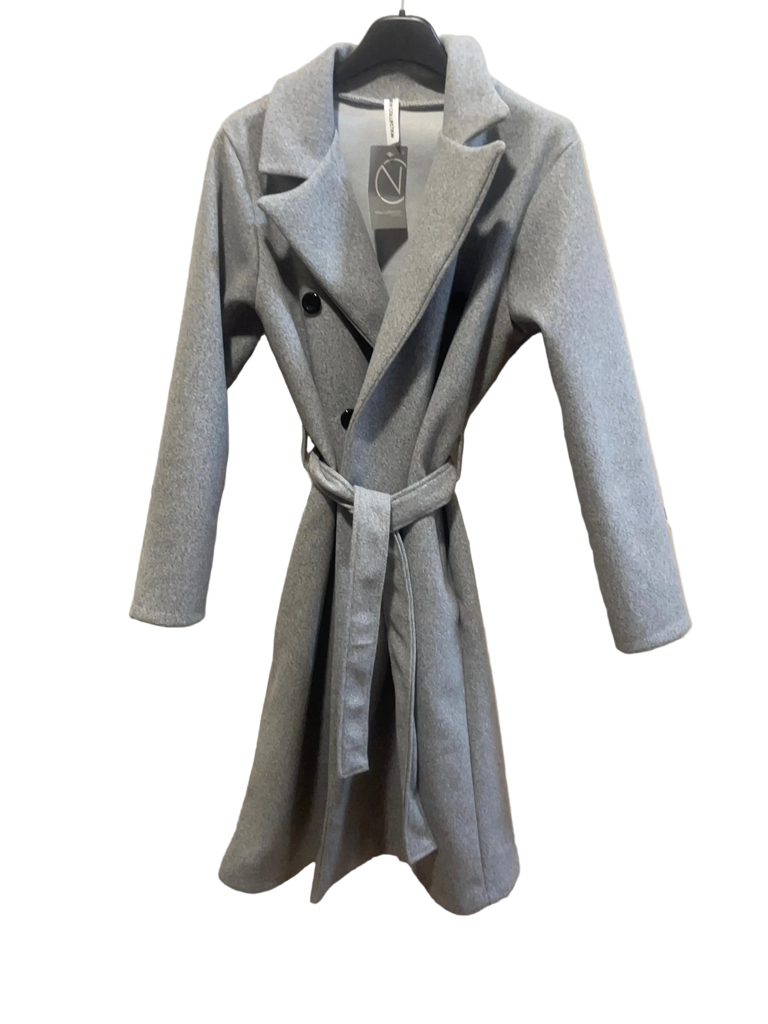 Abrigo ligero con cinturón. Elegante,comodo y perfecto para al dia a dia.