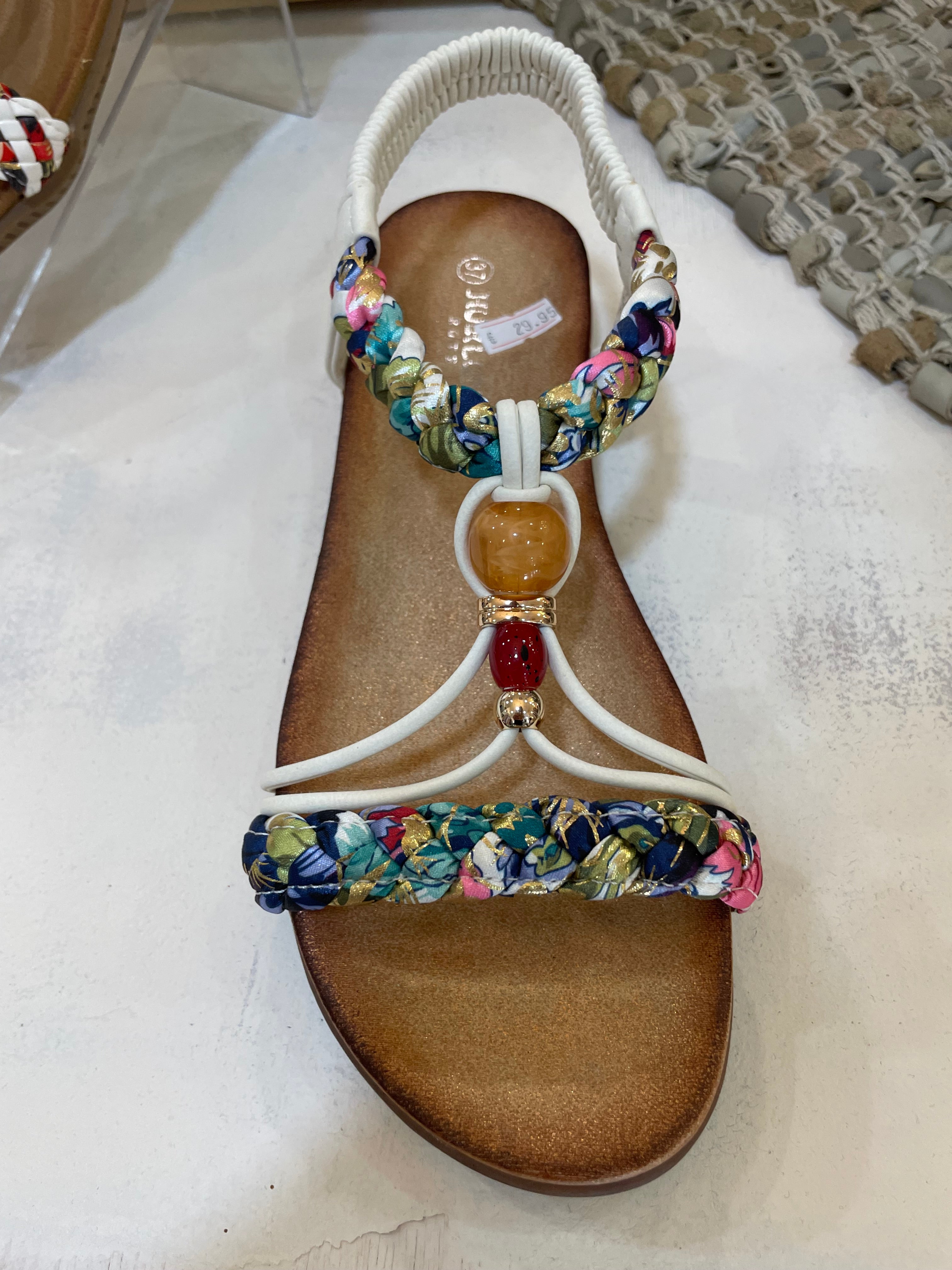 Sandalia plana super cómodas con detalles decorativos