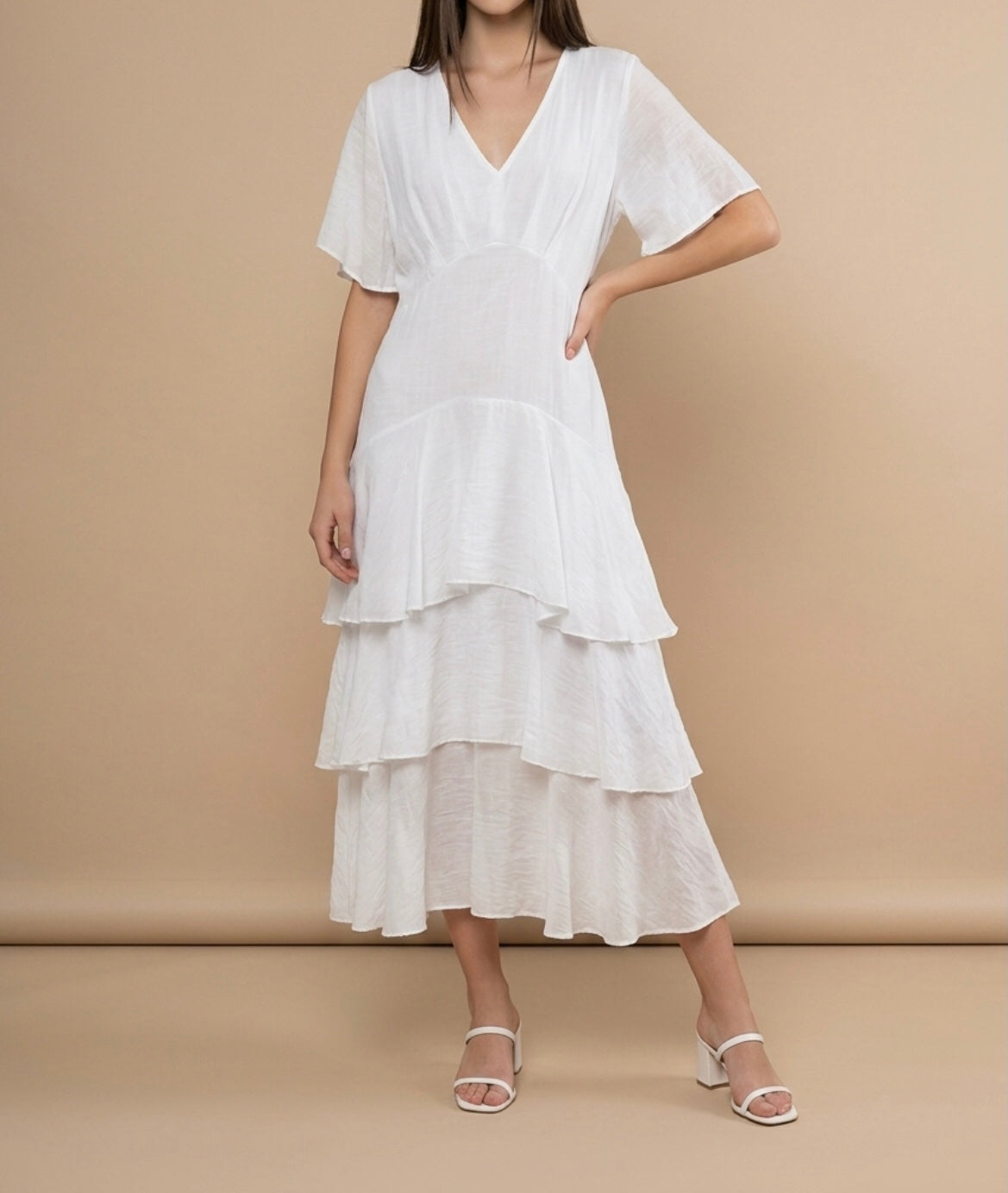 Vestido Largo con Volantes y Escote en Pico – Elegante y Fluido