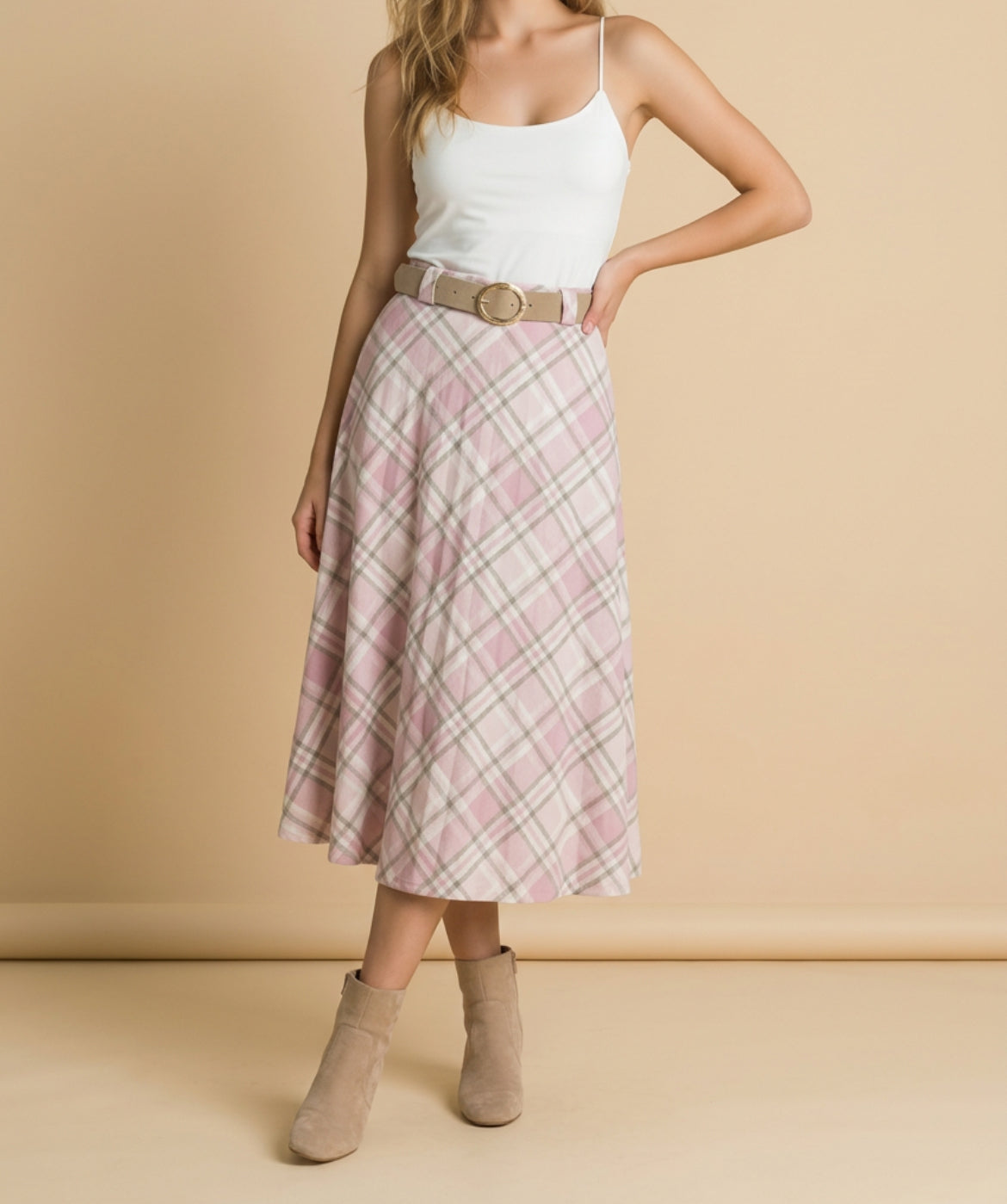 Falda elegante, cintura elastica con cinturón.