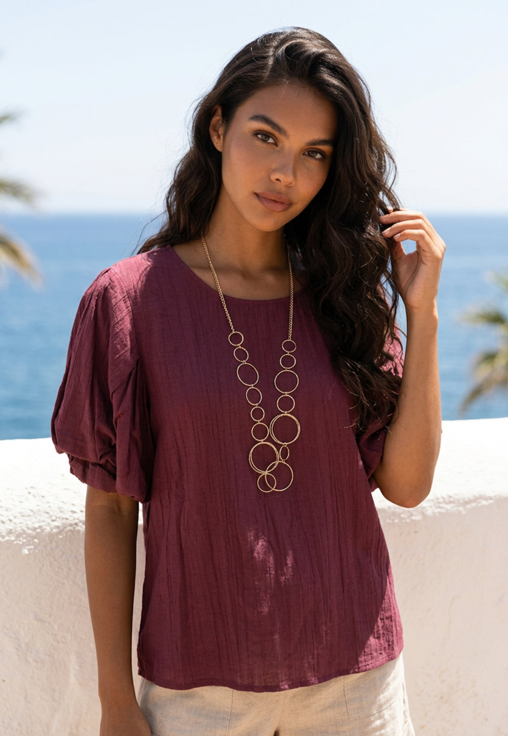 Blusa con Mangas Abullonadas + Collar Incluido