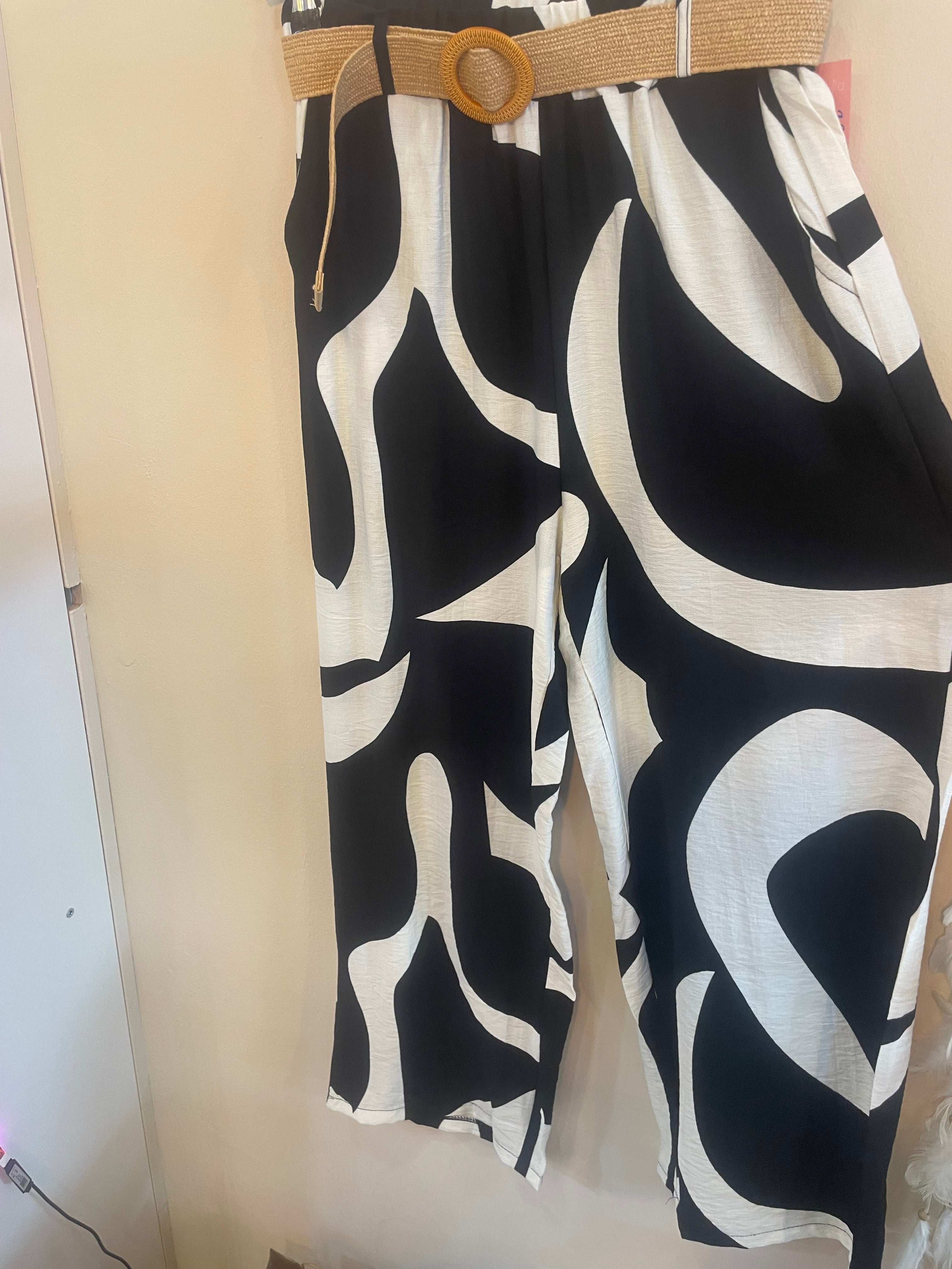Pantalón Fluido con Estampado Abstracto – Estilo Elegante