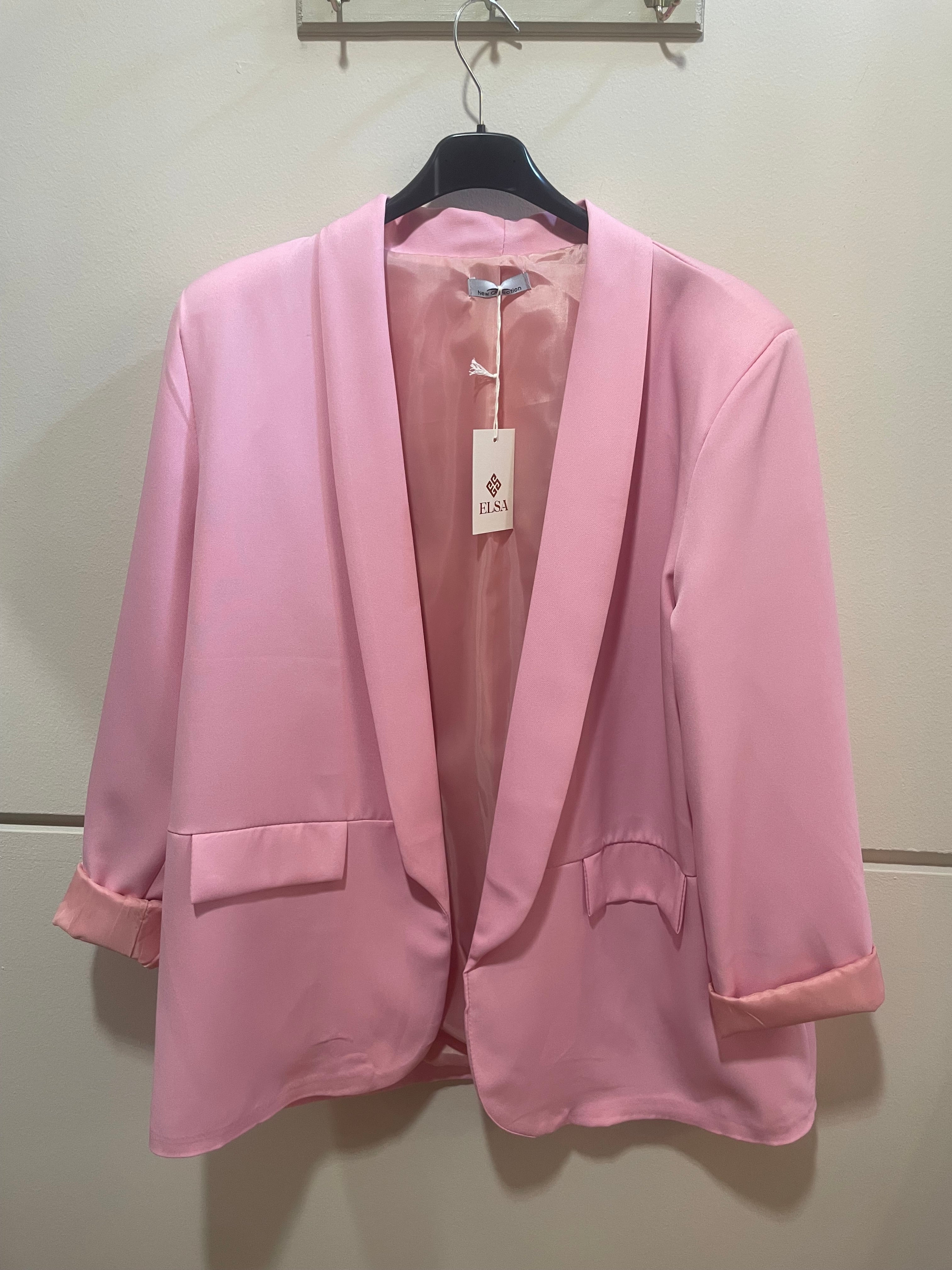 ¡Ya están aquí! 
Nuestros blazers en tallas grandes hasta XXXL