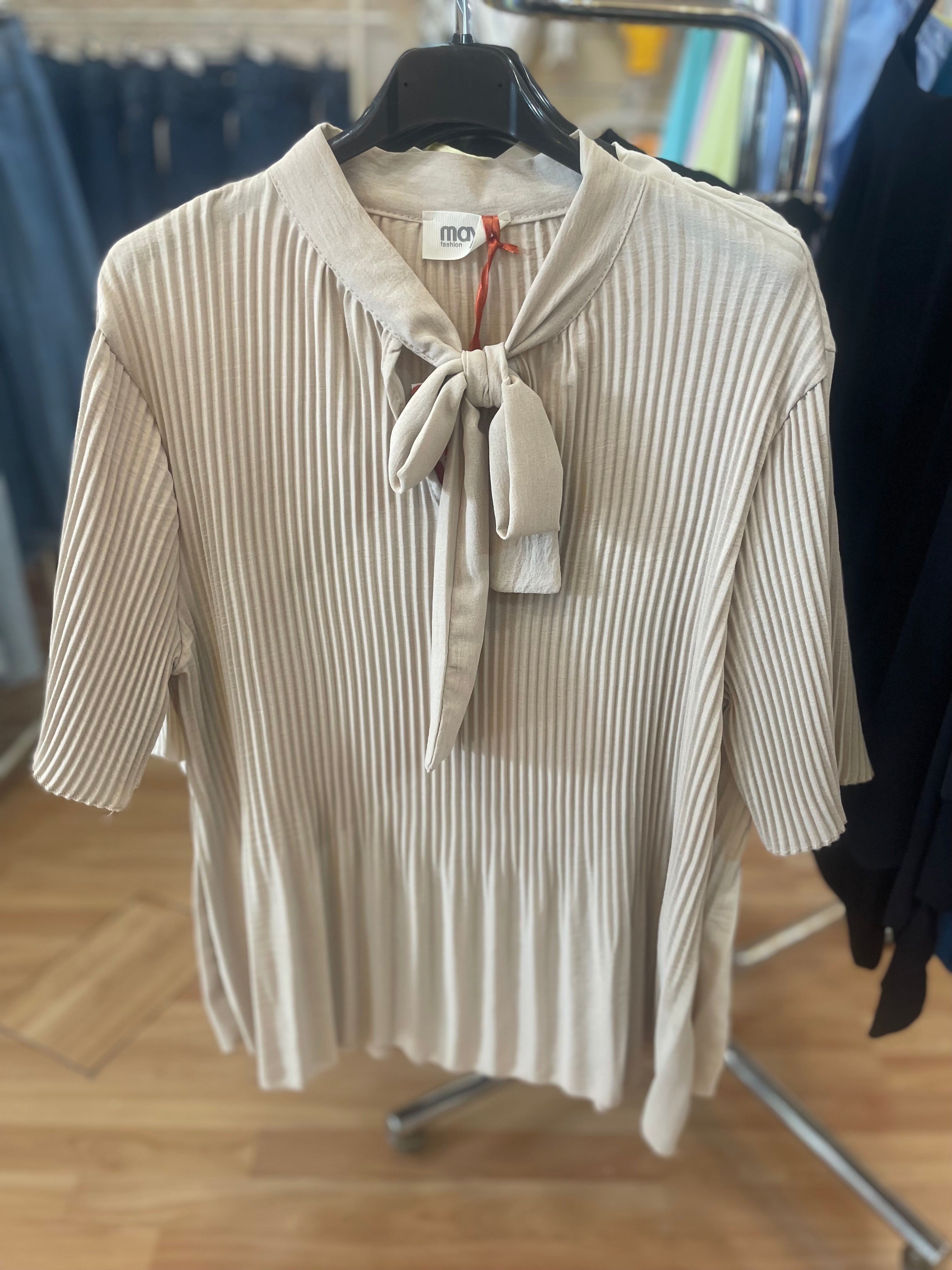 Blusa Ligera con Lazo en el Cuello Elegante y Sofisticada