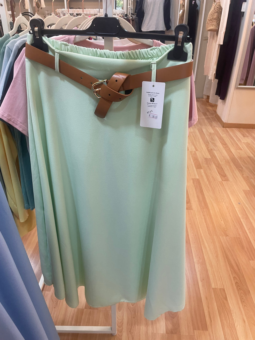 Falda lisa con cinturón