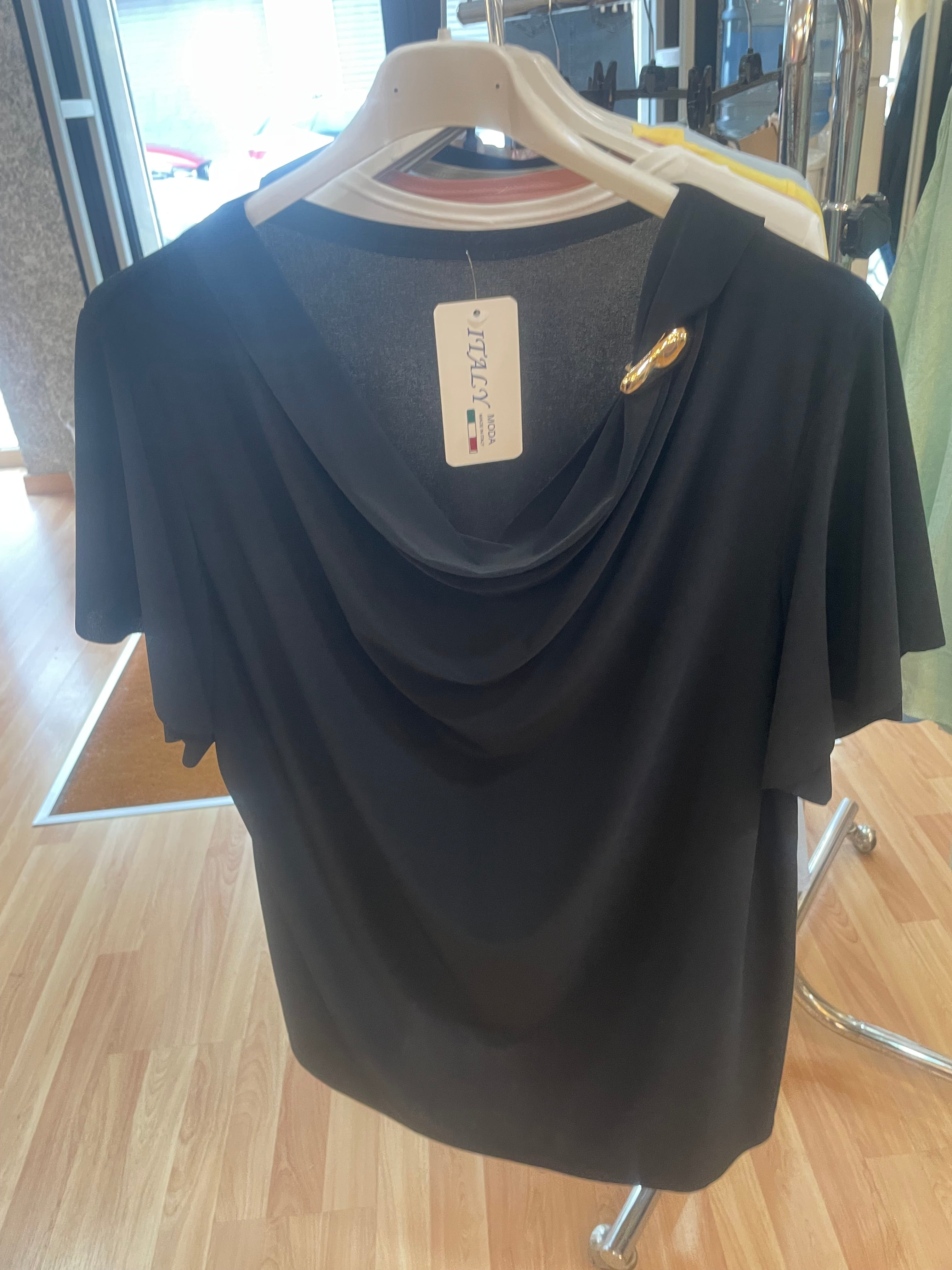 Camiseta elegante con brocha.