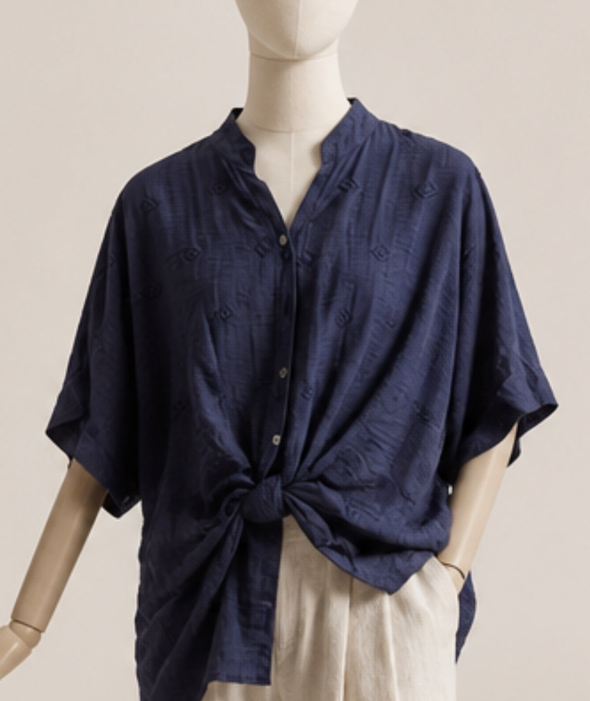 Blusa Ligera con Nudo Frontal