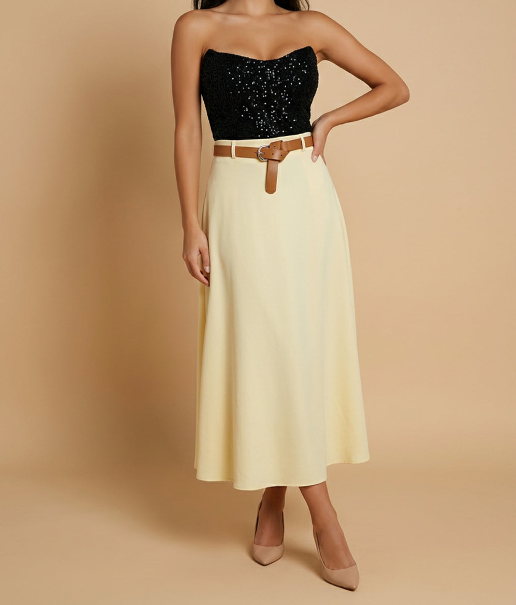 Falda lisa con cinturón