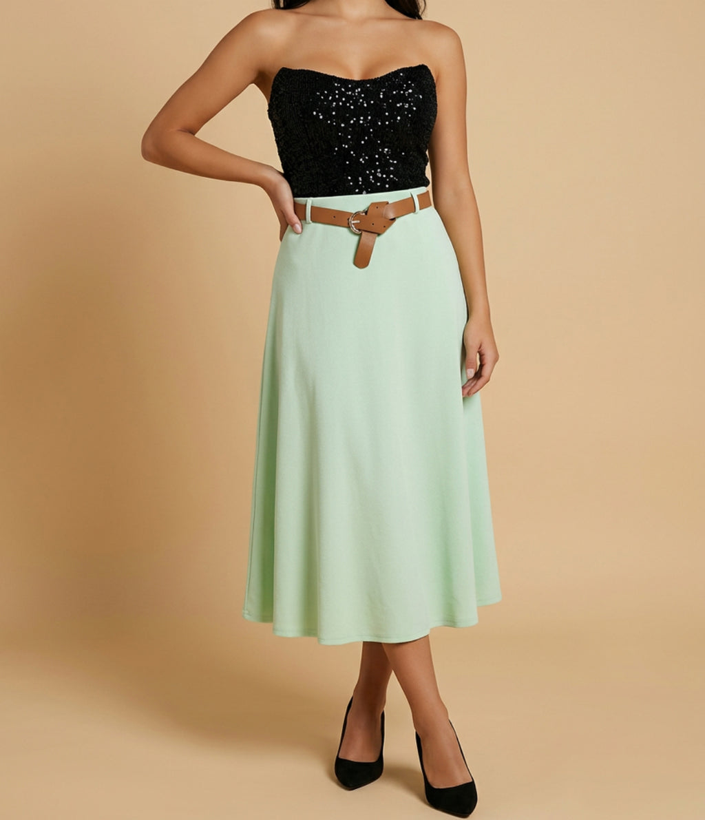 Falda lisa con cinturón