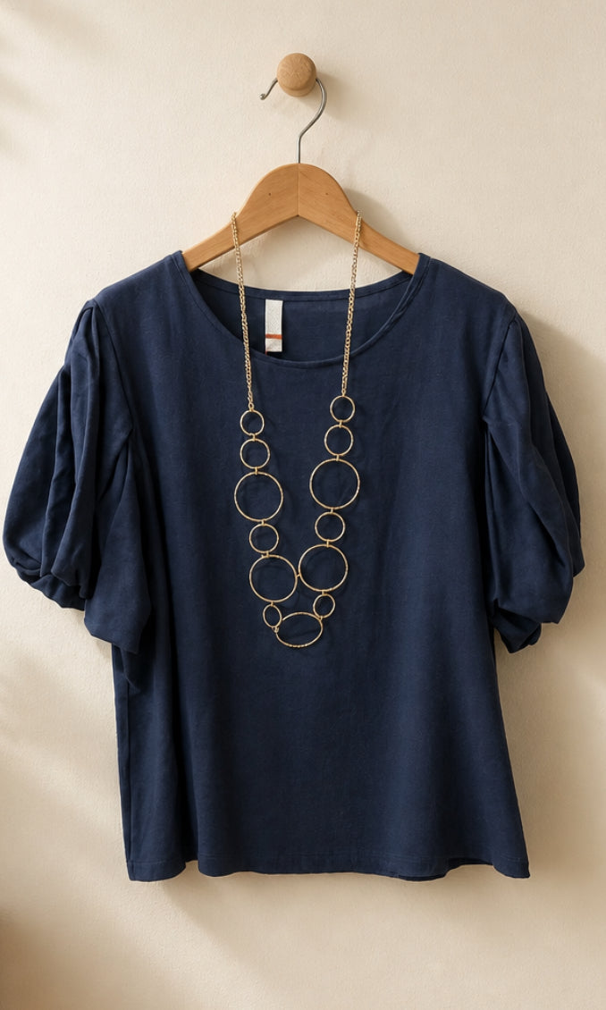 Blusa con Mangas Abullonadas + Collar Incluido