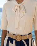 Blusa Ligera con Lazo en el Cuello Elegante y Sofisticada