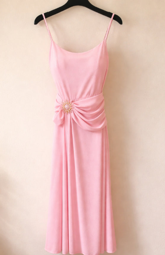 Vestido Largo Elegante con Drapeado y Detalle