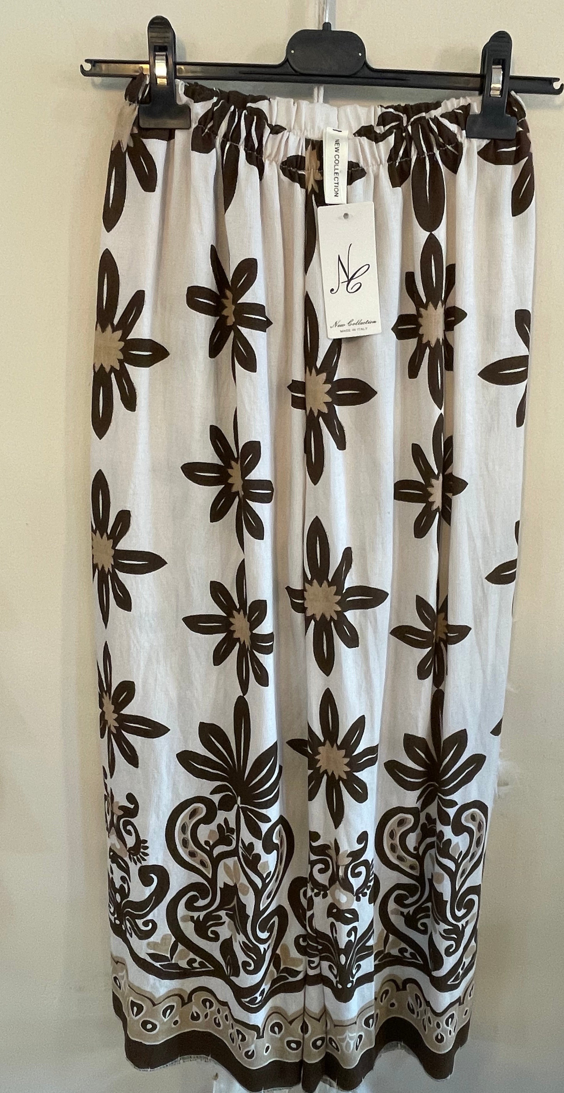 Pantalón Fluido con Estampado Floral – Estilo Boho Chic