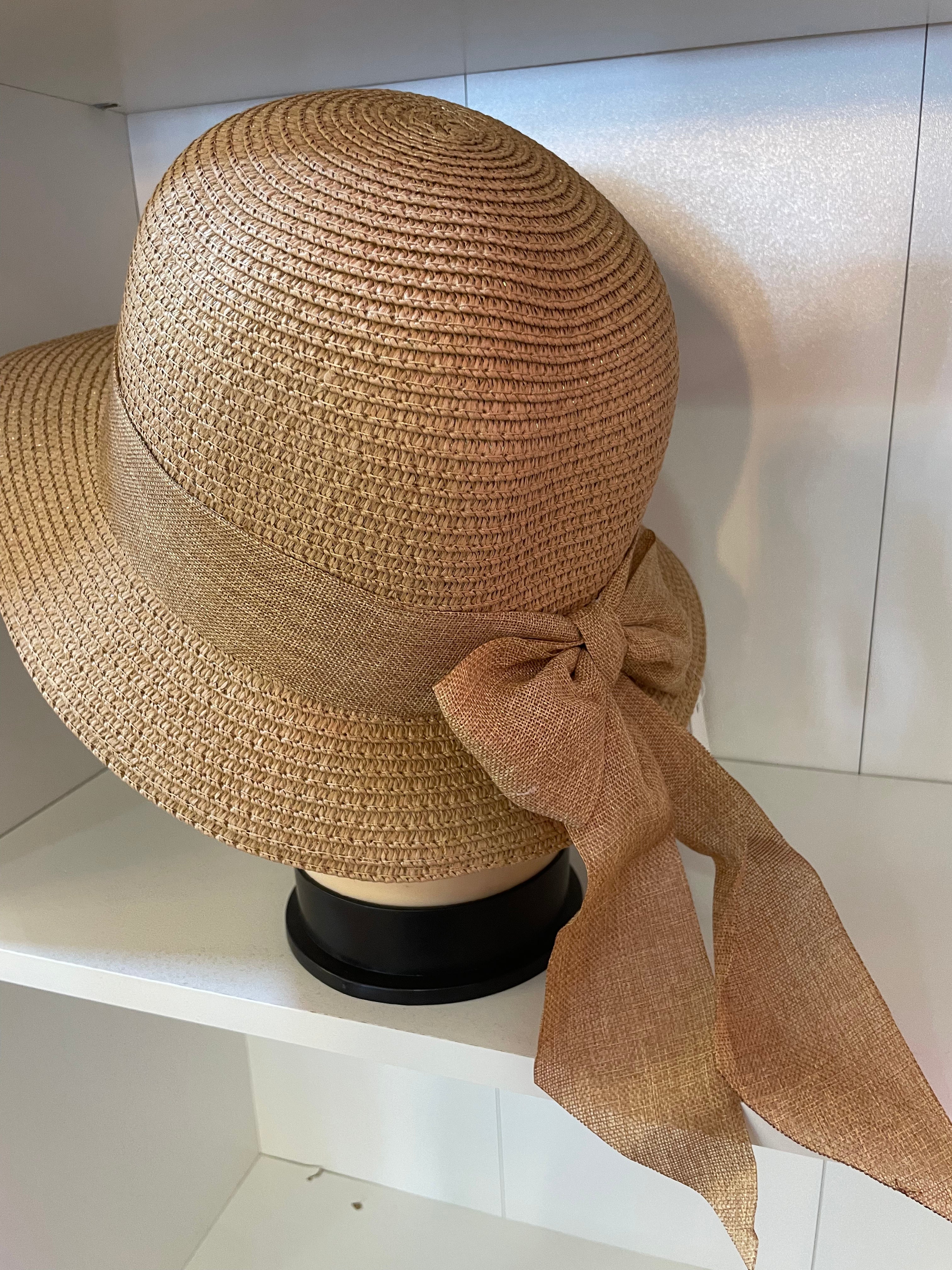 Sombrero con lazo
