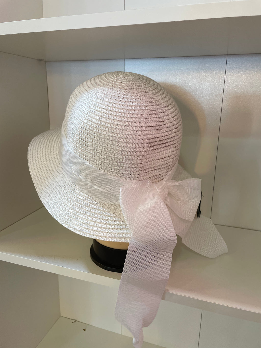 Sombrero con lazo