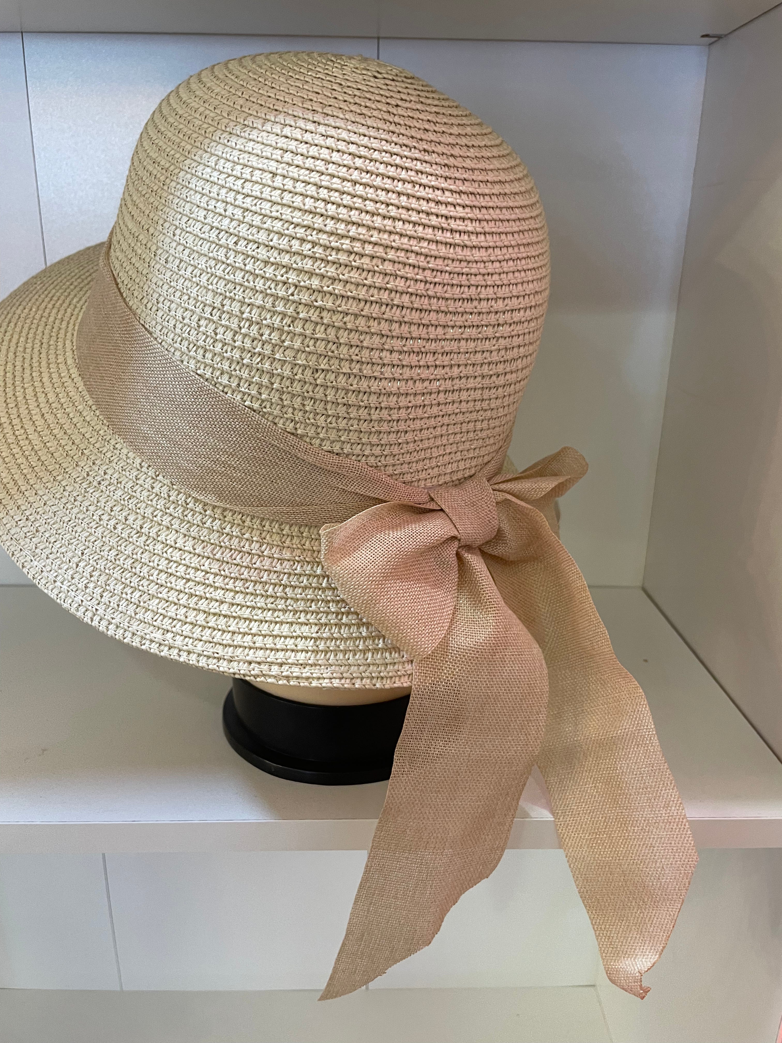 Sombrero con lazo