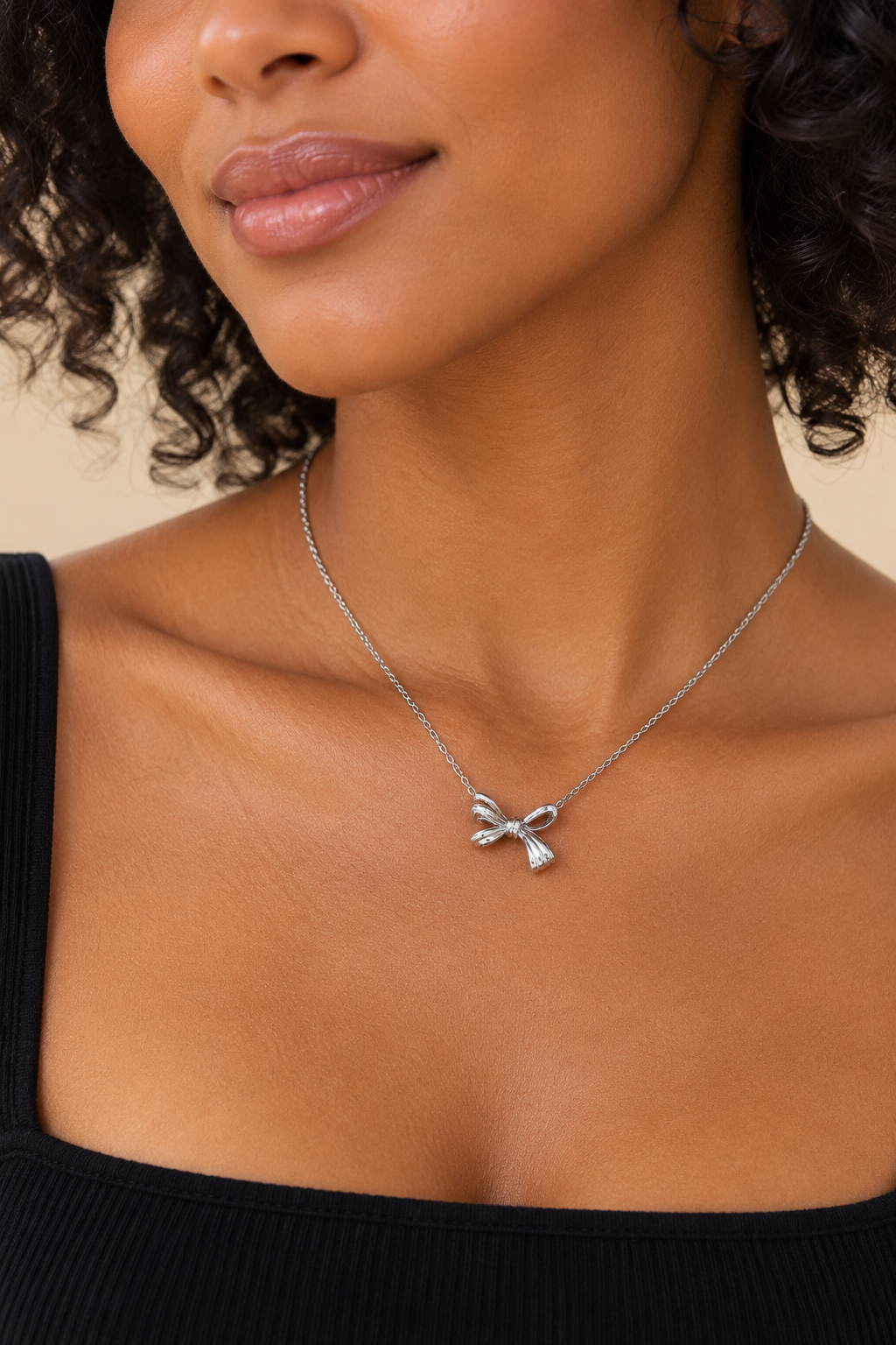 Collar con Colgante de Lazo – Acero Inoxidable